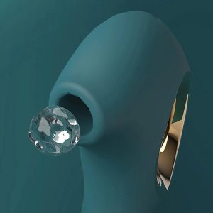 Керамическая ваза с горлышком в форме лепестка